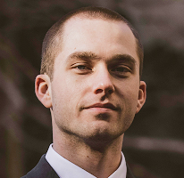 Thomas Whitfield, analista di trading ed esperto del mercato crypto, in un ritratto